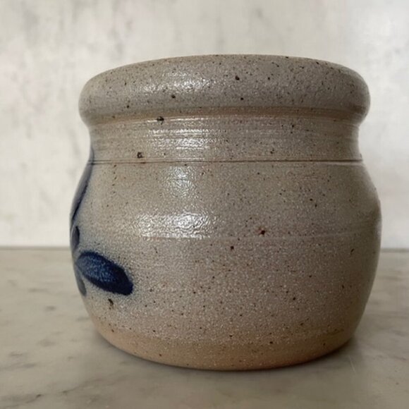 ROWE POTTERY WORKS Vintage Salt Glazed Blue Heart Pattern 1991 Crock 2 Cup - Picture 14 of 16